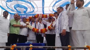 बसपा के नेशनल कोऑर्डिनेटर आकाश आनंद का स्वागत करते बसपाई 